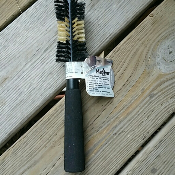 Marilyn Accessories - Brush for volume Marilyn Accessories - Brush for volume